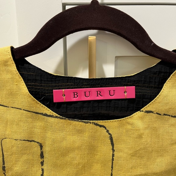 BURU cropped linen top with button details - Picture 3 of 3